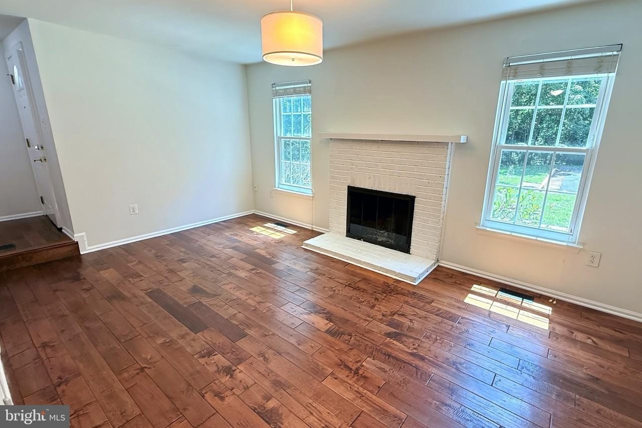 10100 Walnut Wood Ct - Photo 7 of 44