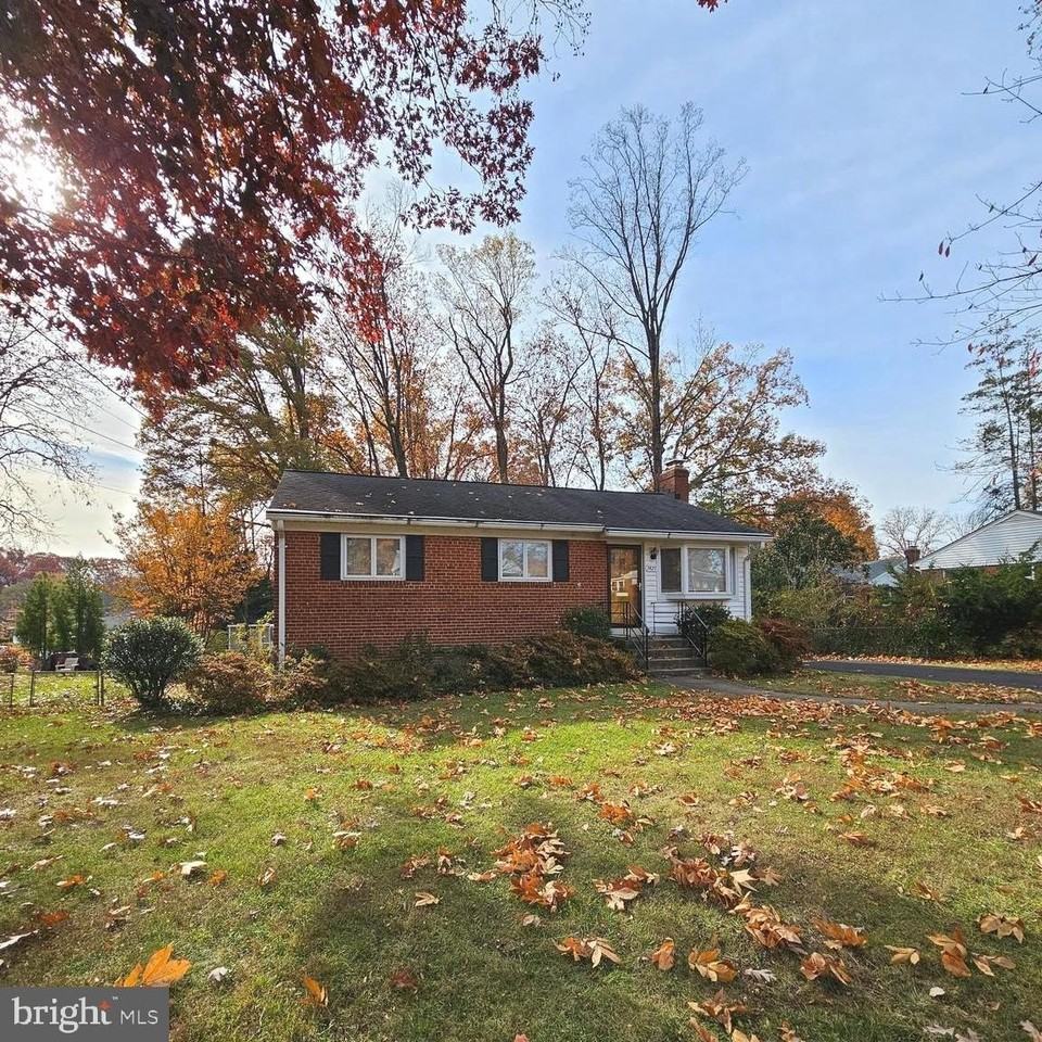 7429 Carol Ln - Photo 2 of 30