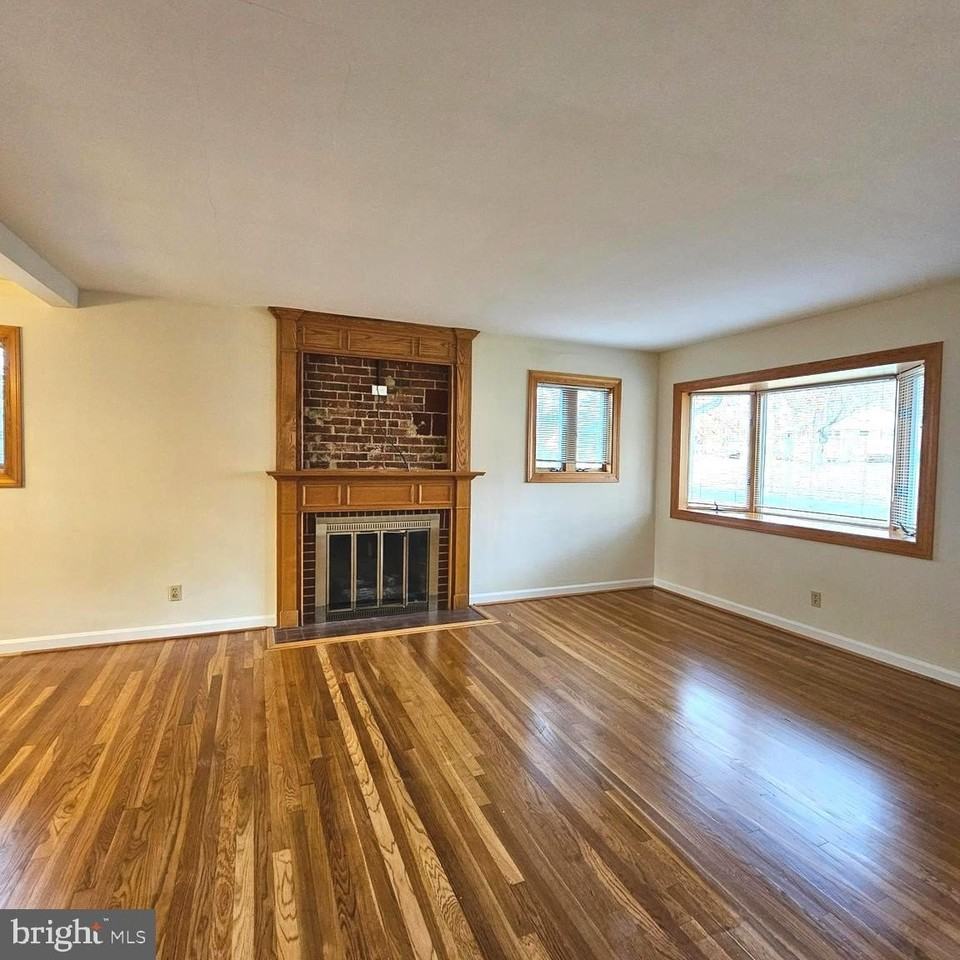 7429 Carol Ln - Photo 7 of 30