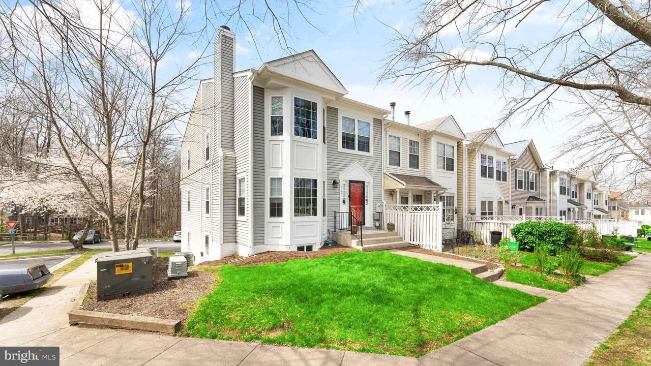 12168 Springwoods Dr - Photo 2 of 40