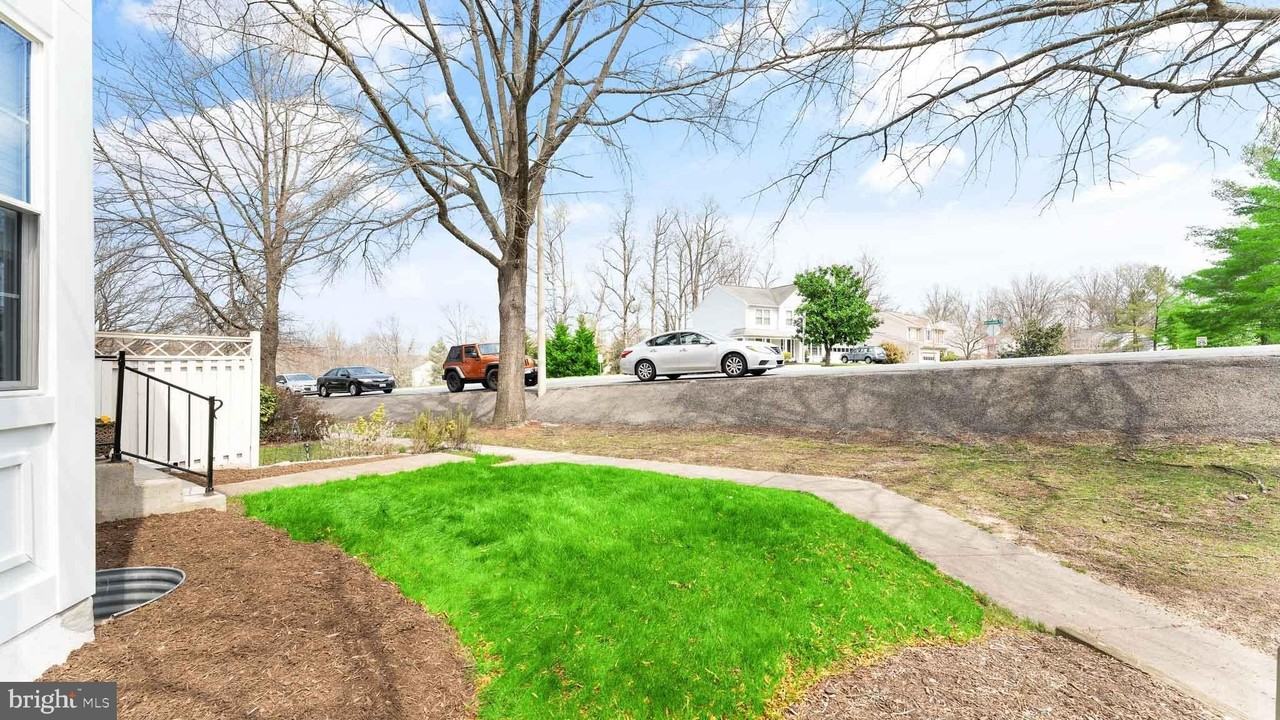12168 Springwoods Dr - Photo 3 of 40