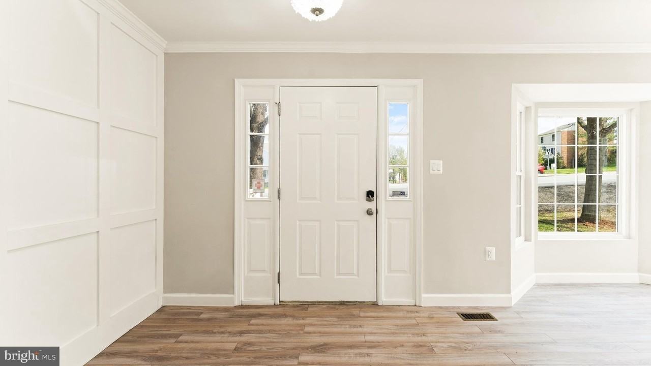 12168 Springwoods Dr - Photo 5 of 40