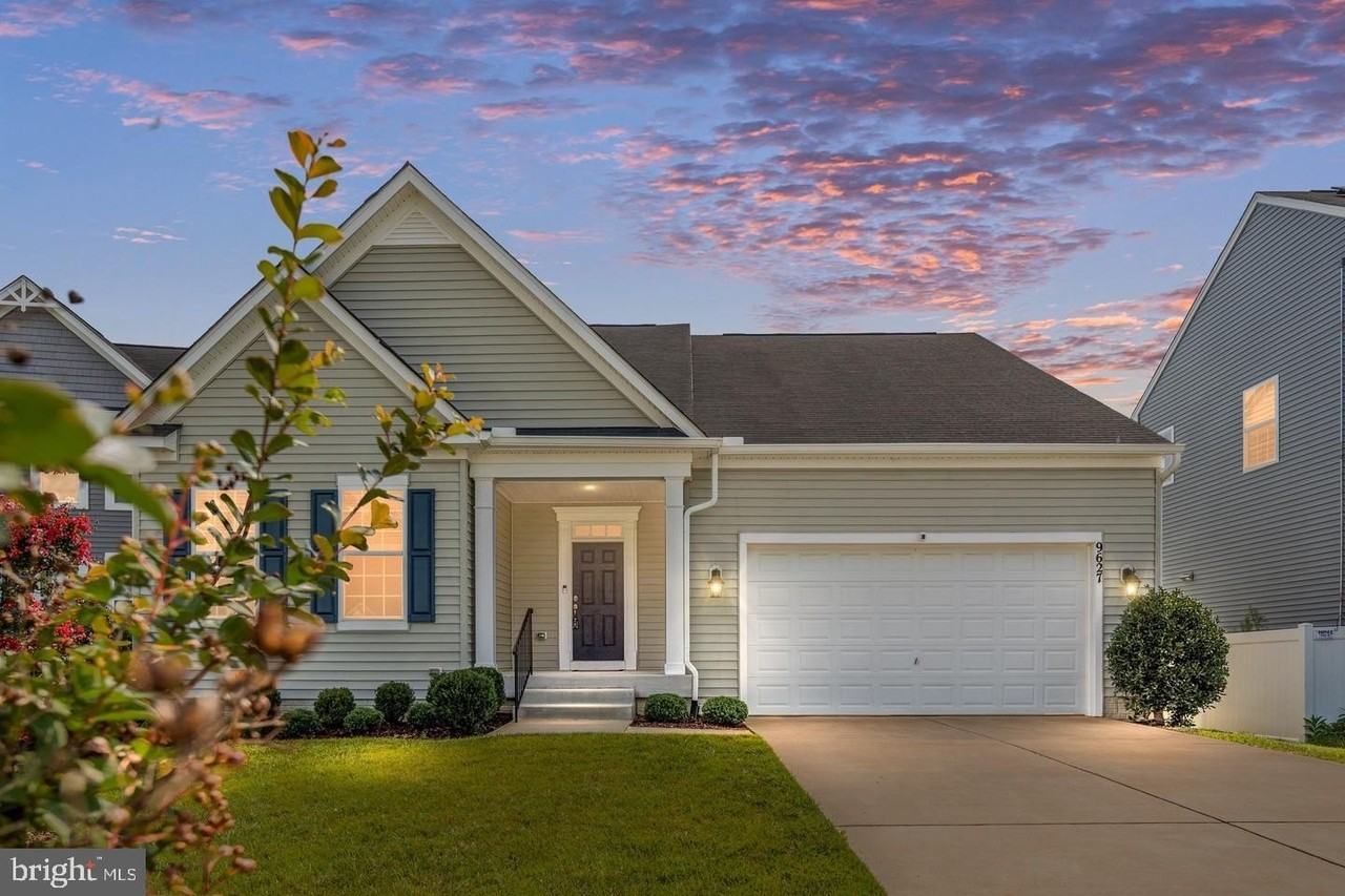 9627 Hillcrest Dr - Photo 2 of 50