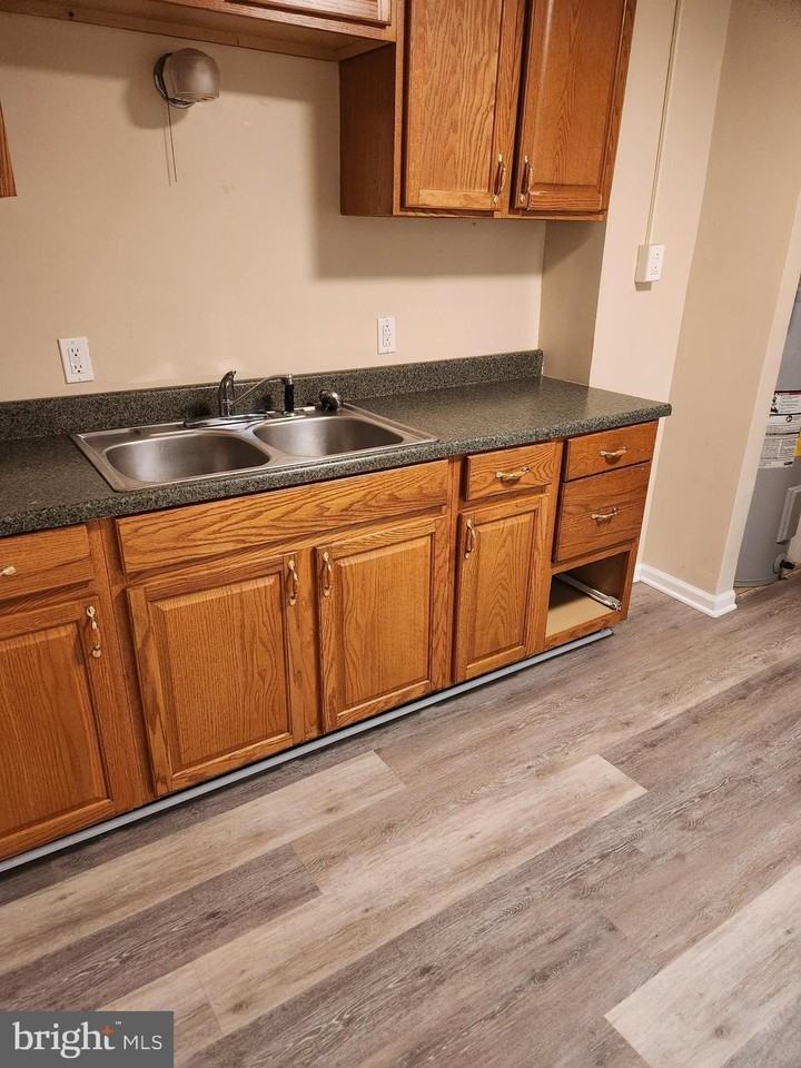 110 N Main St - Photo 4 of 11