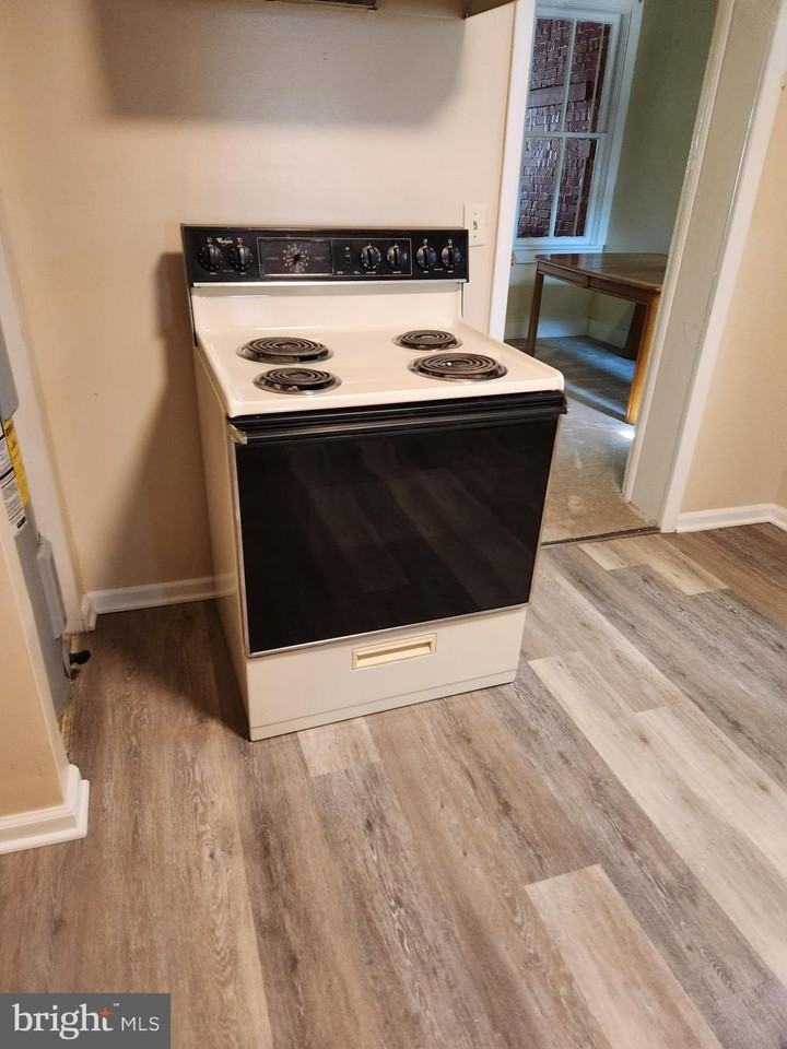110 N Main St - Photo 6 of 11
