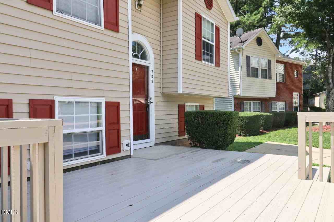 1709 Calypso Ct - Photo 5 of 30