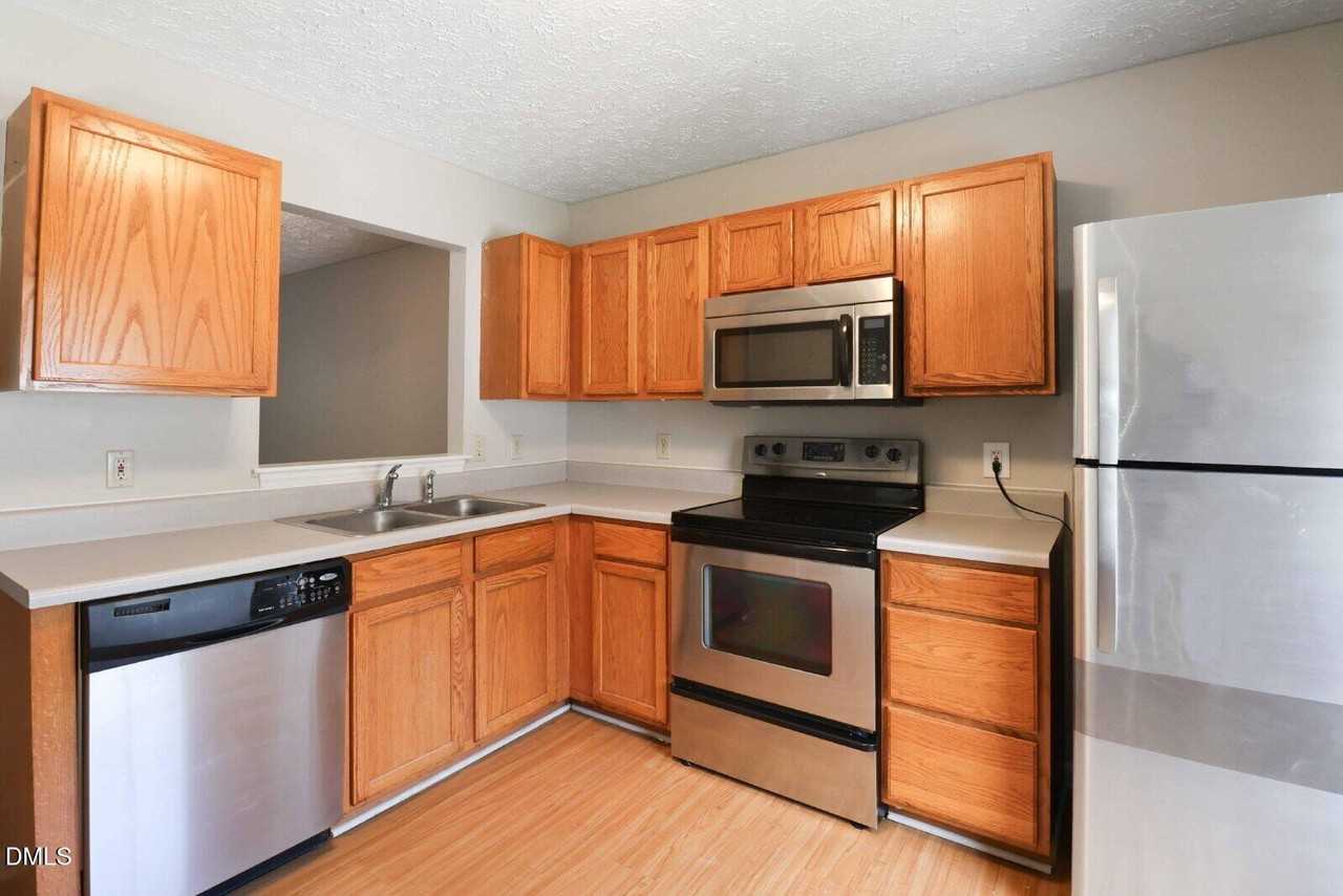 1709 Calypso Ct - Photo 6 of 30