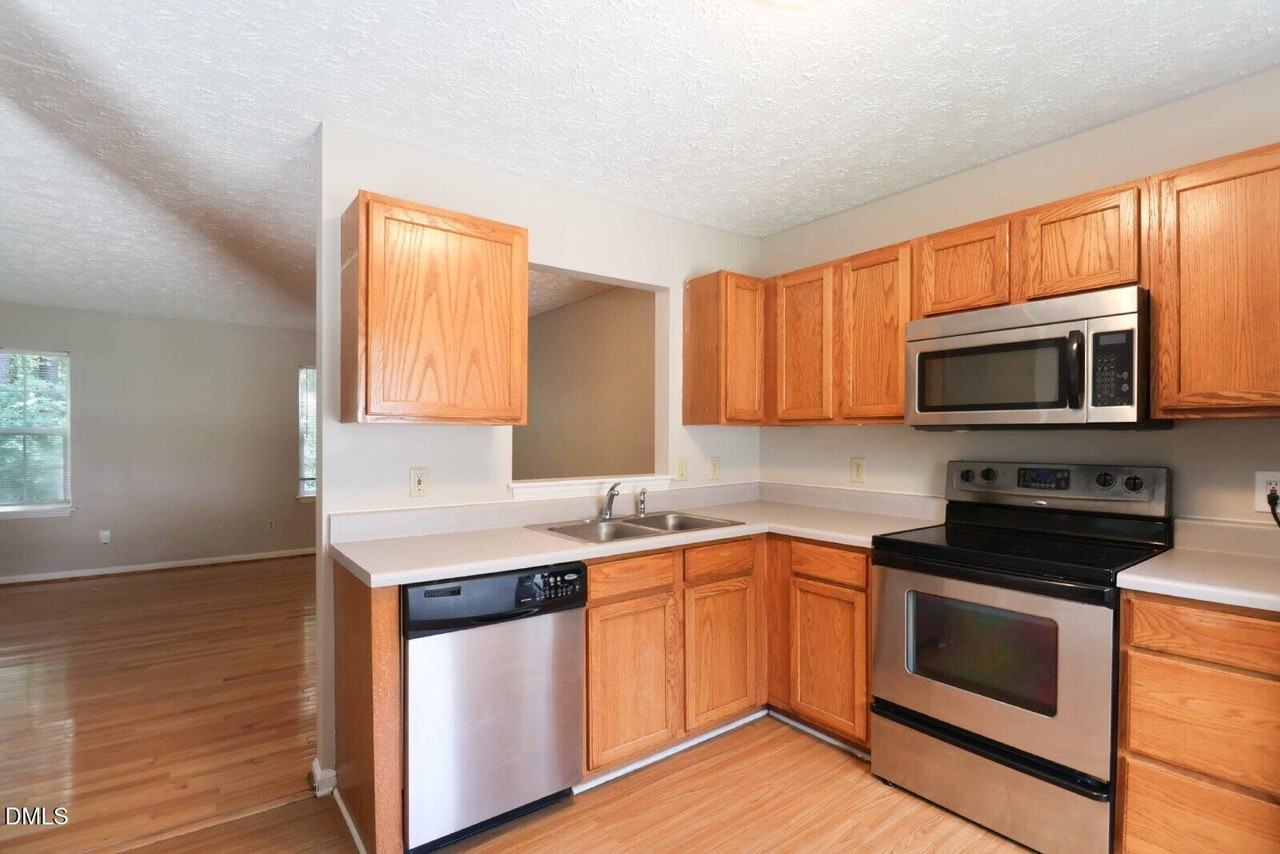 1709 Calypso Ct - Photo 7 of 30