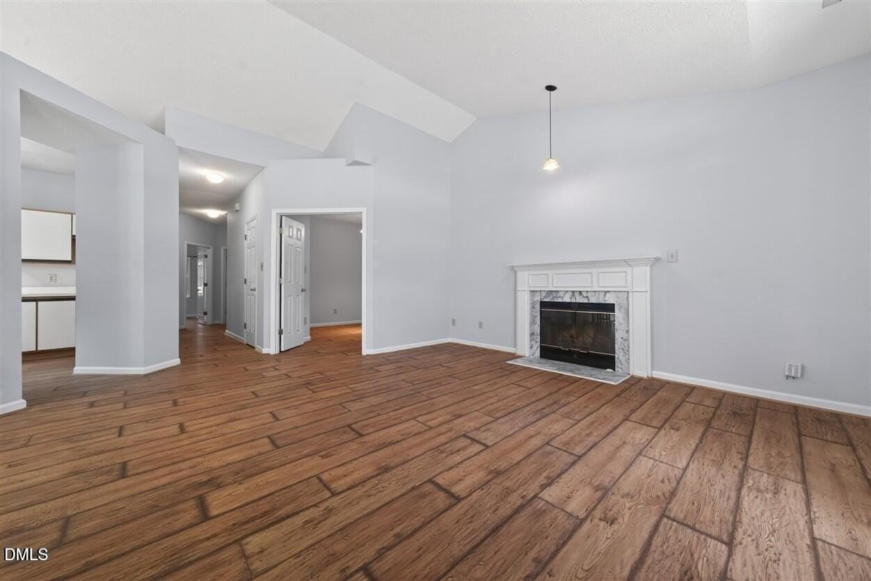 105 Ellsworth Pl - Photo 3 of 15