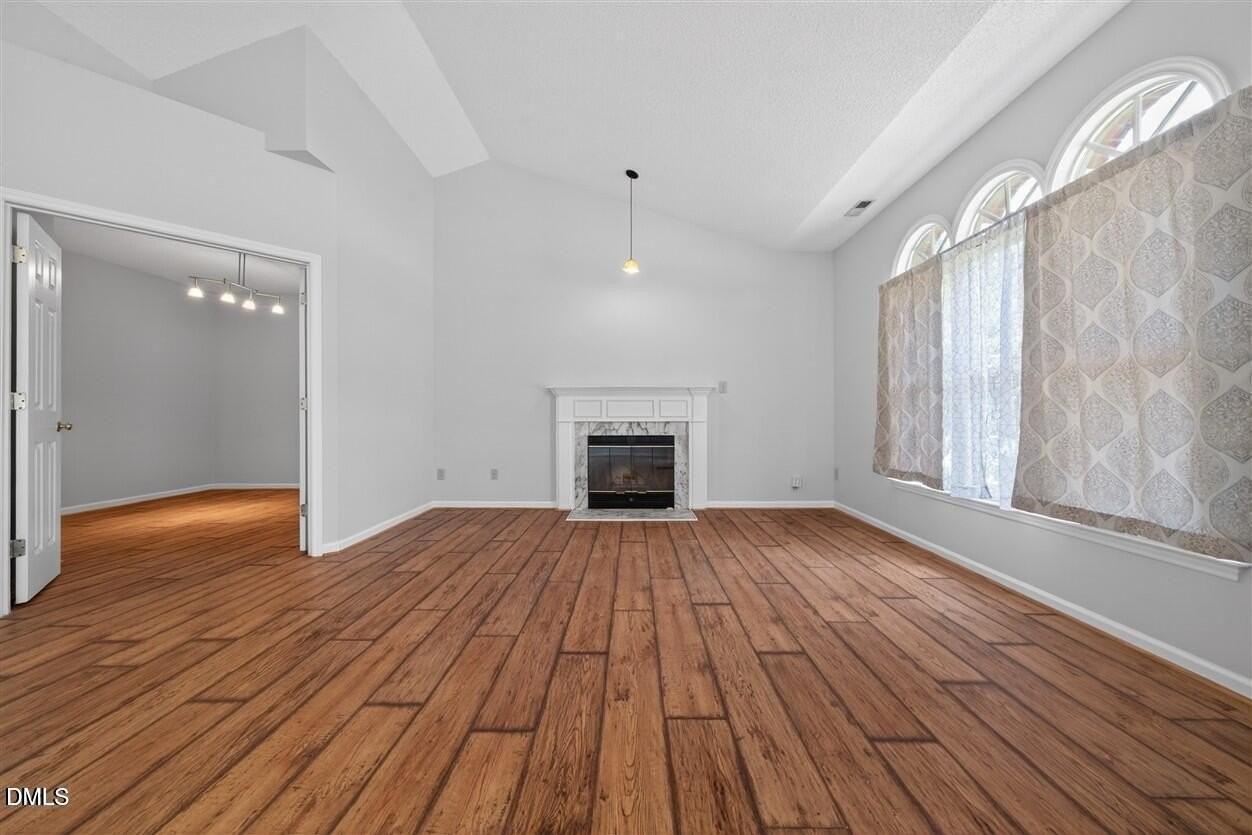 105 Ellsworth Pl - Photo 4 of 15