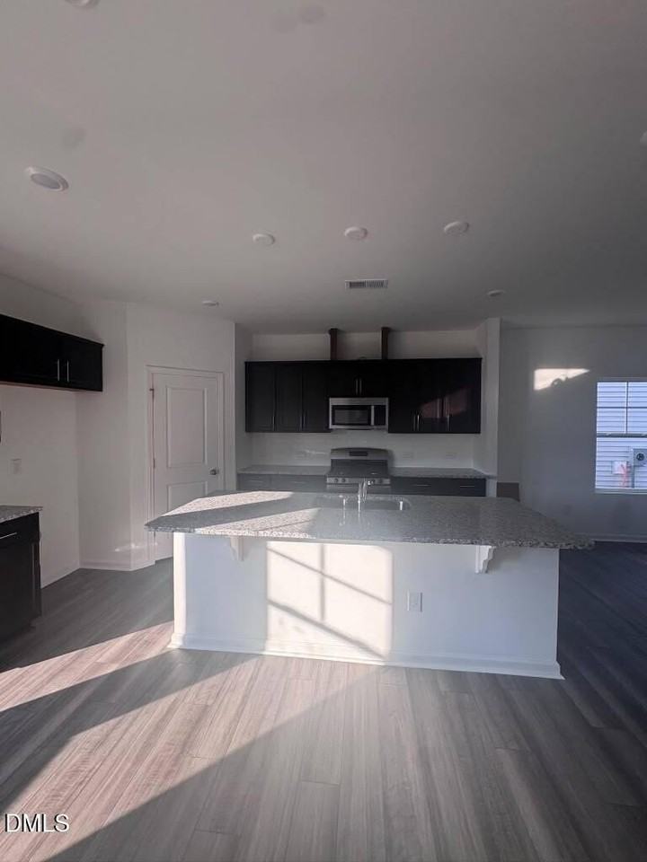 109 Napoleone St - Photo 6 of 50