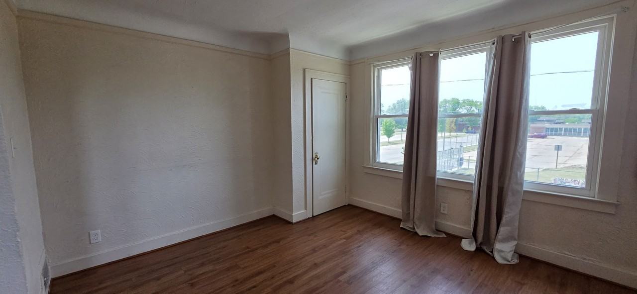 3410 Rosa Parks Blvd #2 - Photo 5 of 15