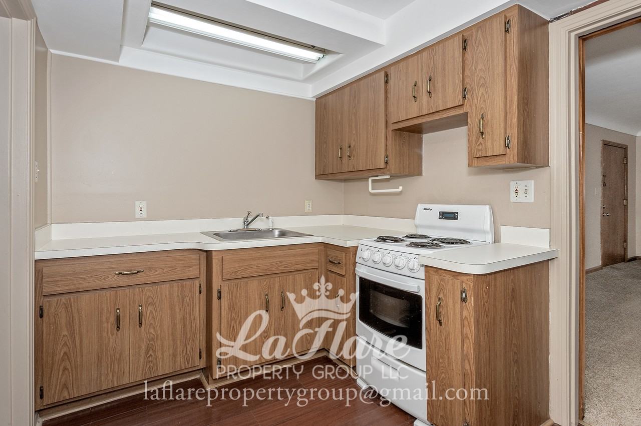1612 Berdan Ave #2 - Photo 5 of 13
