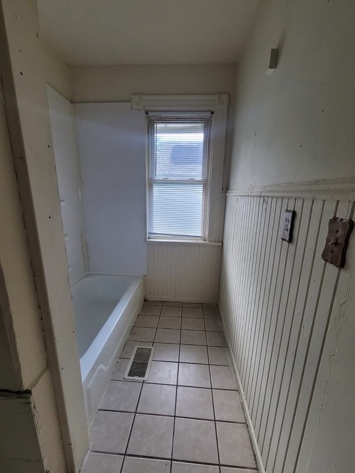 2334 W National Ave #2334A - Photo 4 of 7