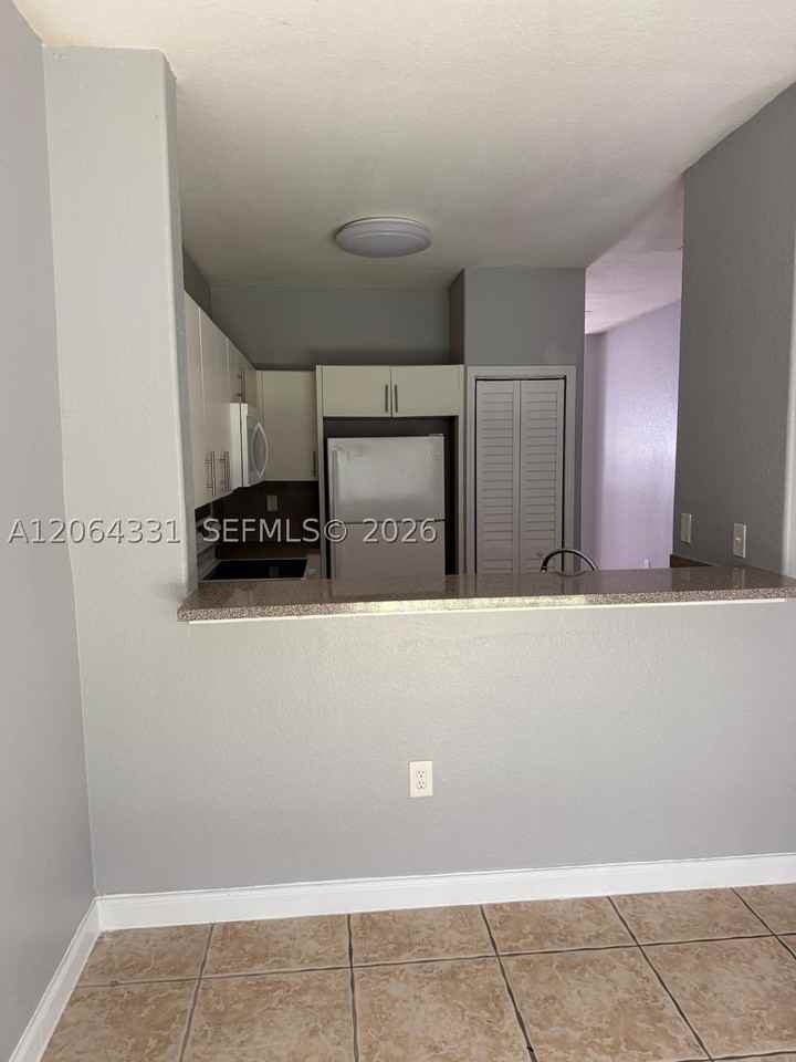 2903 Se 17th Ave #110 - Photo 5 of 14