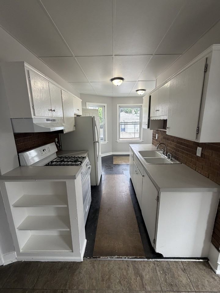 346 Sawyer St Apt 1n #1N - Photo 2 of 6