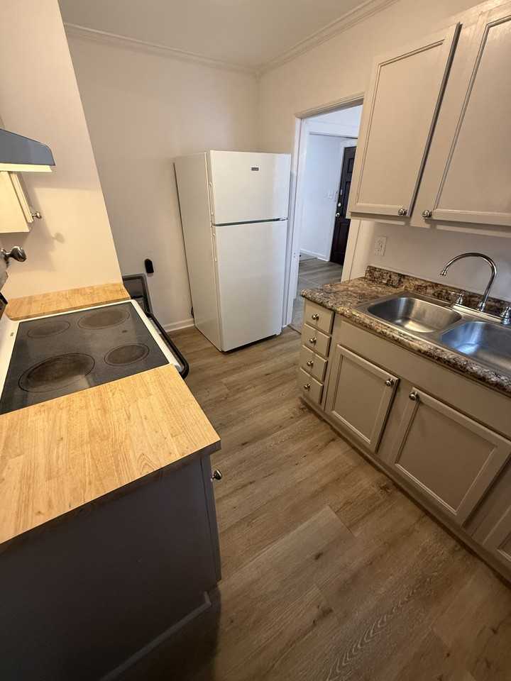 1090 Fountain St #1 - Photo 7 of 8