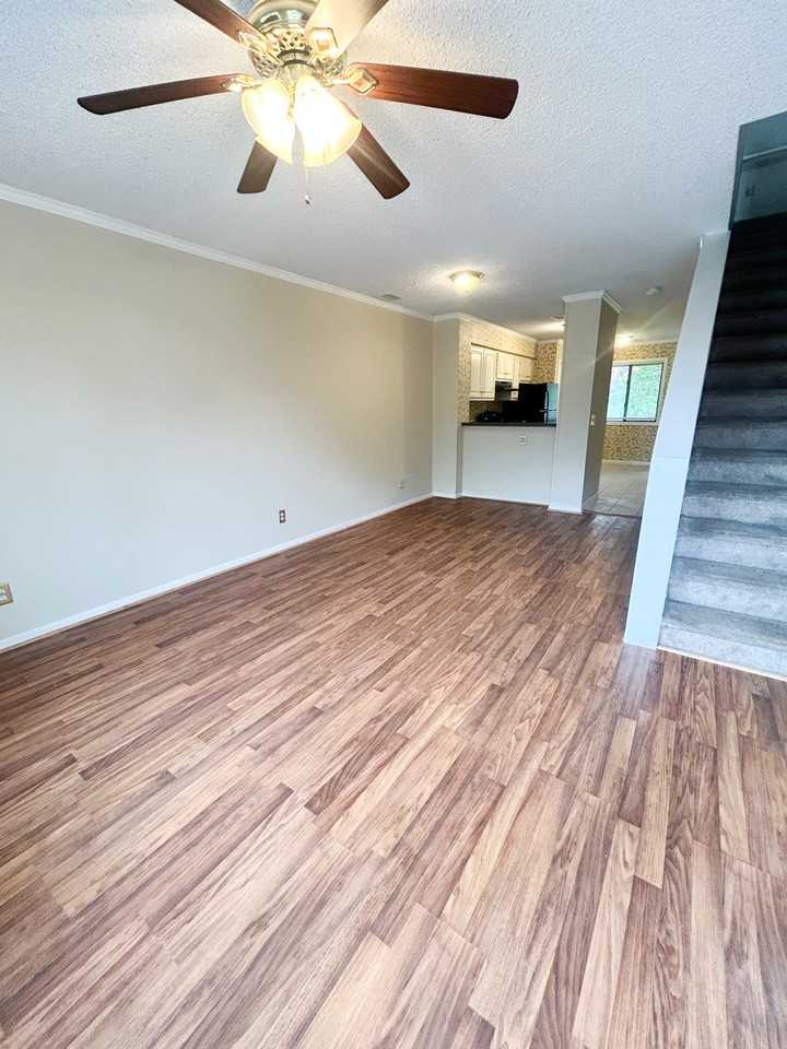 19 Canterbury Ct #1 - Photo 2 of 17