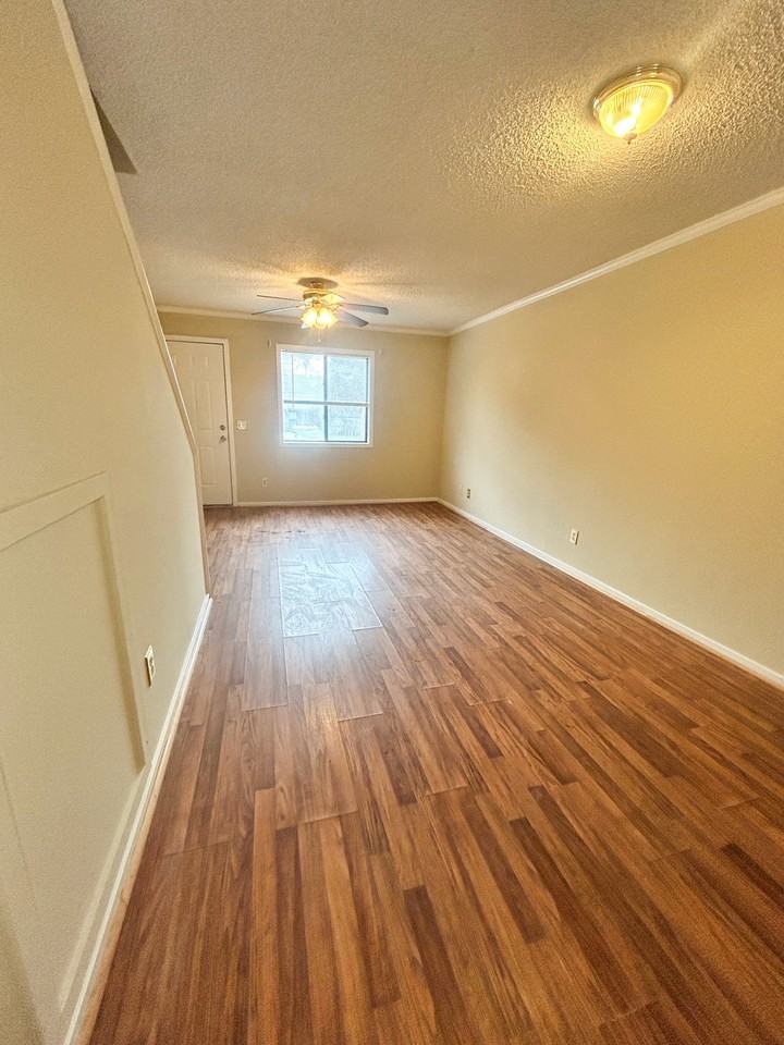 19 Canterbury Ct #1 - Photo 4 of 17