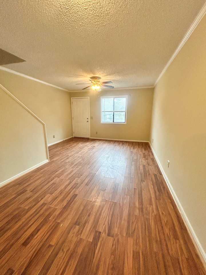 19 Canterbury Ct #1 - Photo 5 of 17