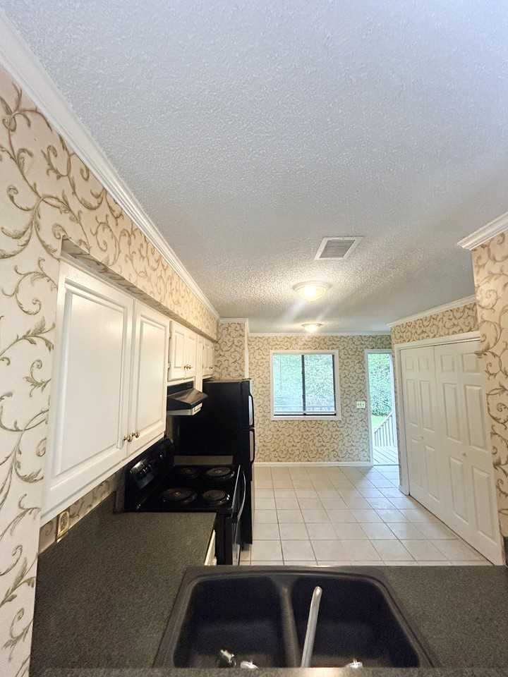 19 Canterbury Ct #1 - Photo 6 of 17