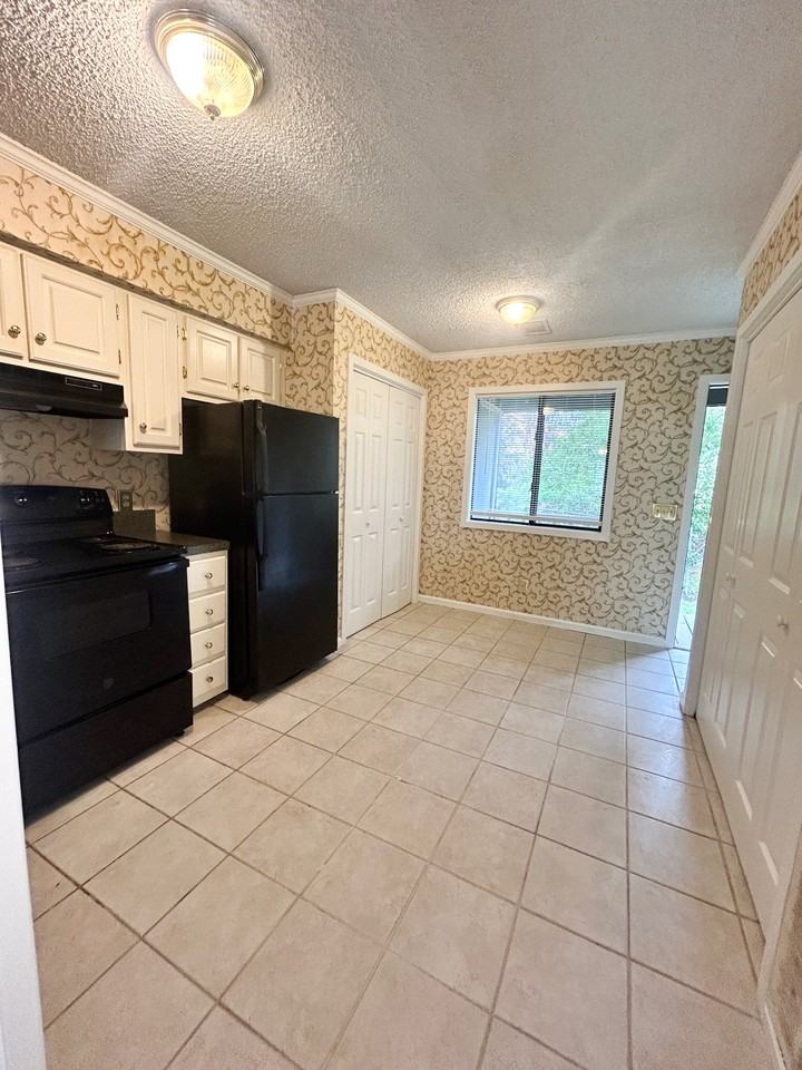 19 Canterbury Ct #1 - Photo 7 of 17