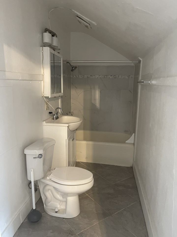 7819 Saint Charles Ave #I - Photo 6 of 10