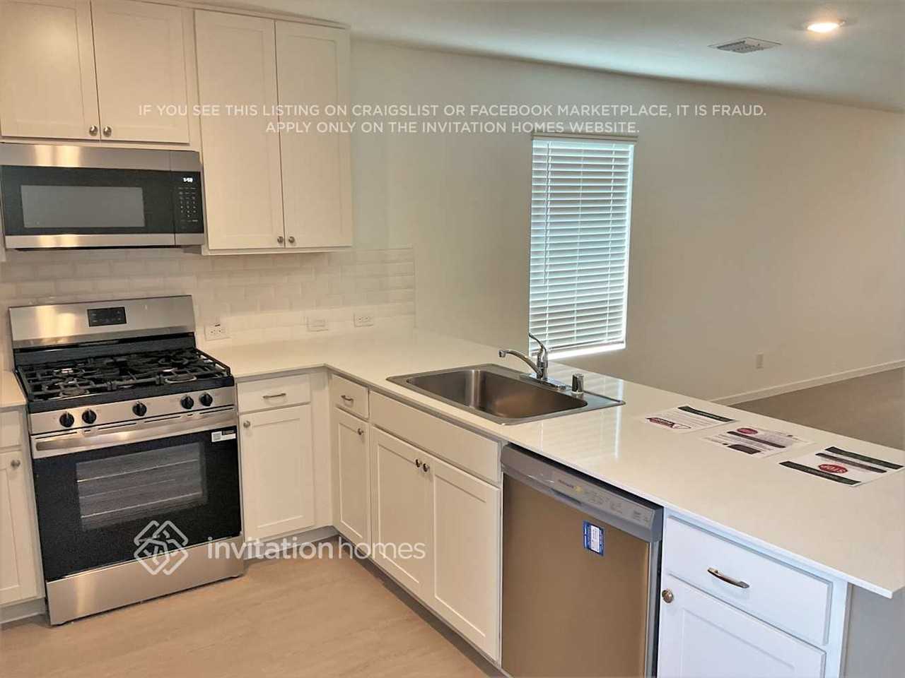 1202 Canyon Wren Dr - Photo 3 of 15