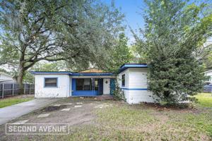 featured image of 2327 Looking Glass Ln