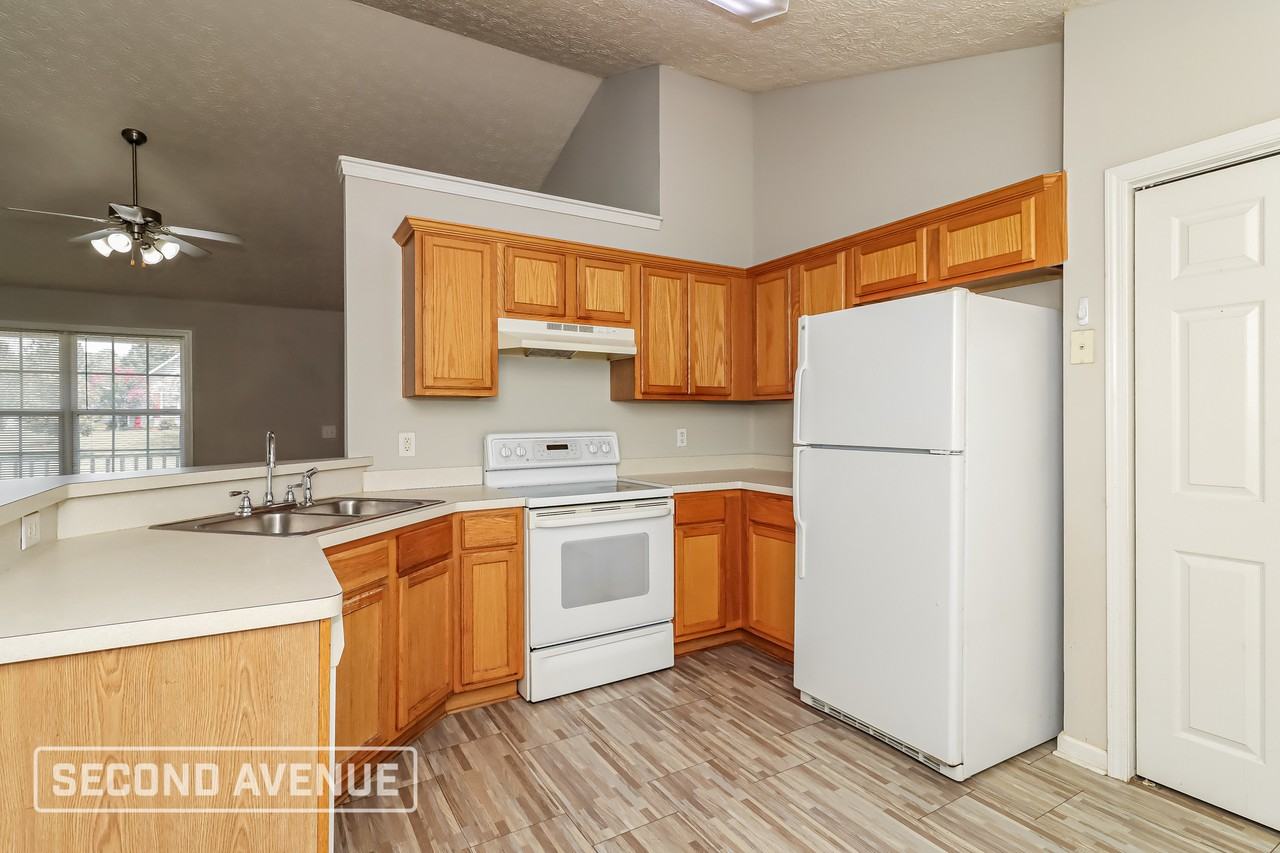860 Courthouse Park Dr - Photo 5 of 28