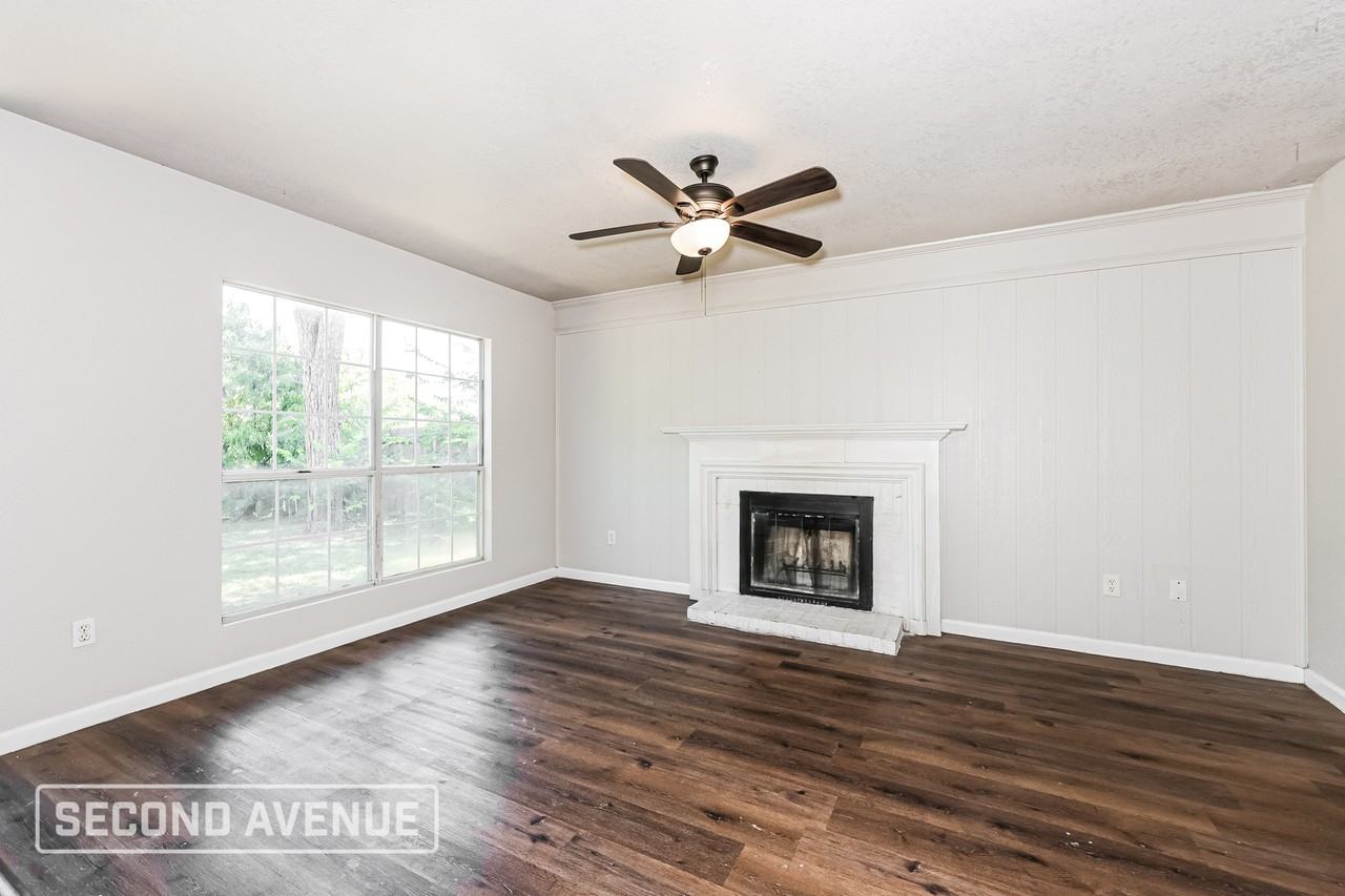 2712 Creekwood Ln - Photo 3 of 21