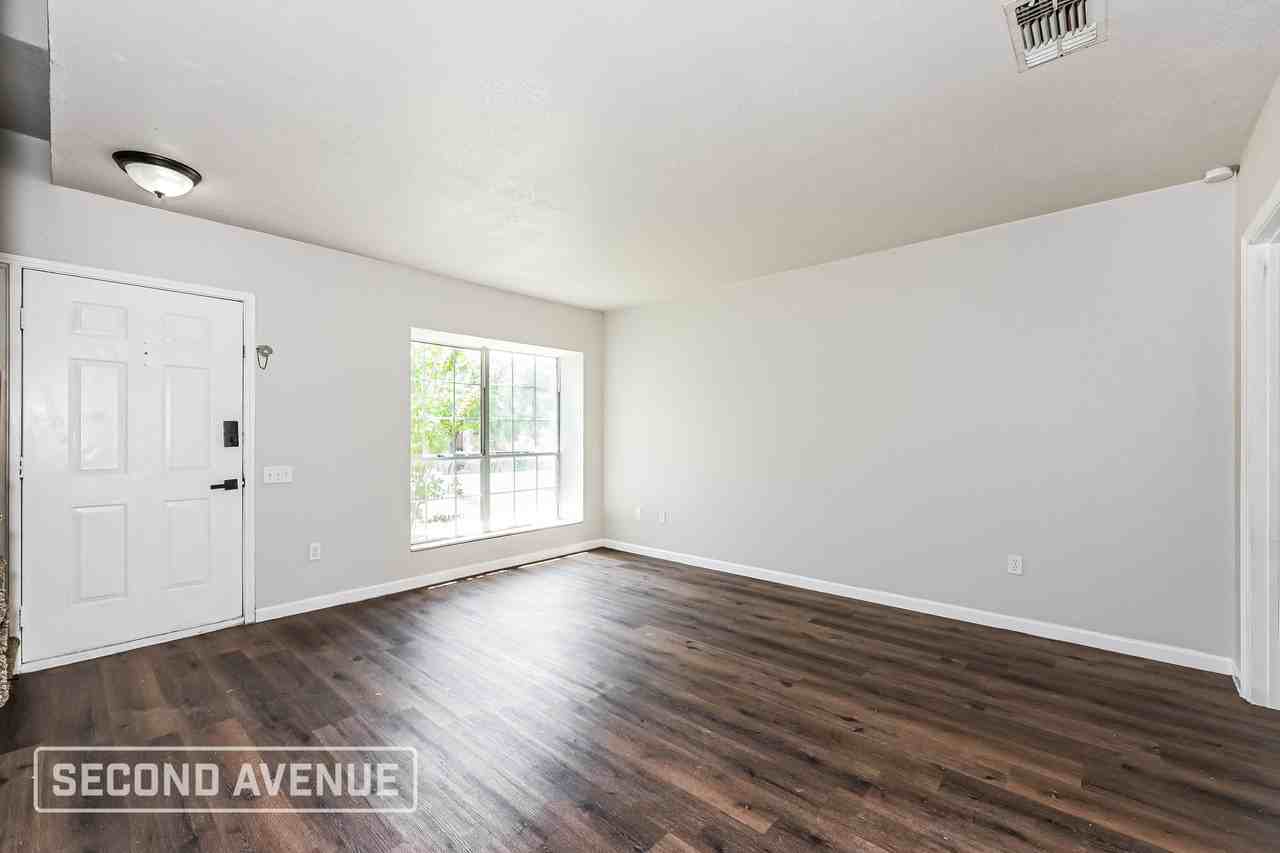 2712 Creekwood Ln - Photo 7 of 21