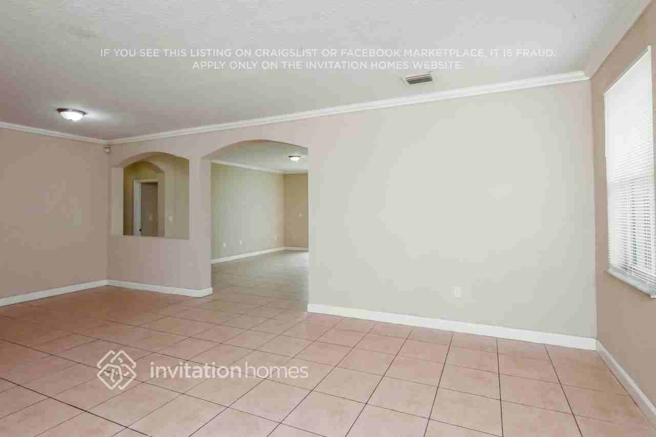 8013 Nw 198th St - Photo 5 of 17