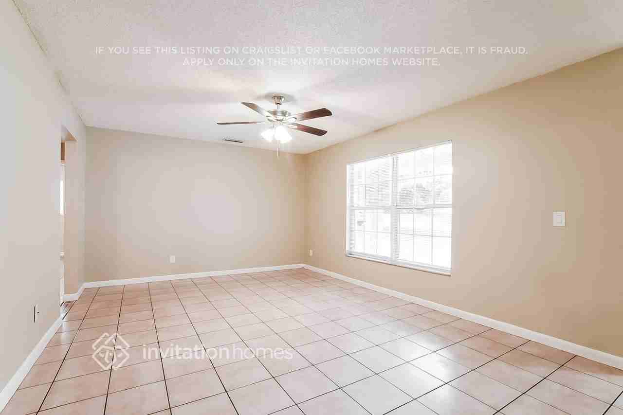 2843 N Bermuda Ave - Photo 3 of 17