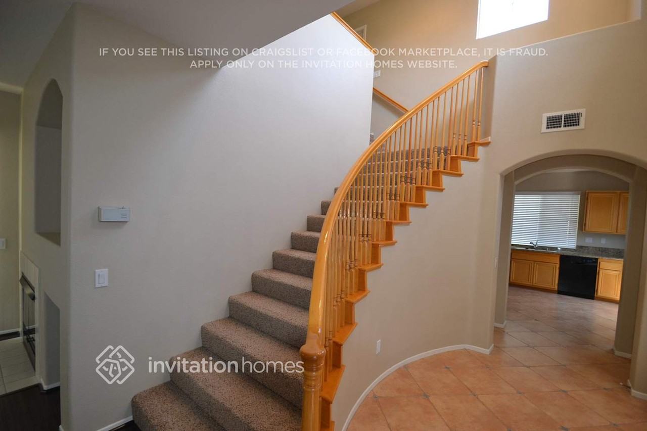 5621 Sienna Way - Photo 3 of 11