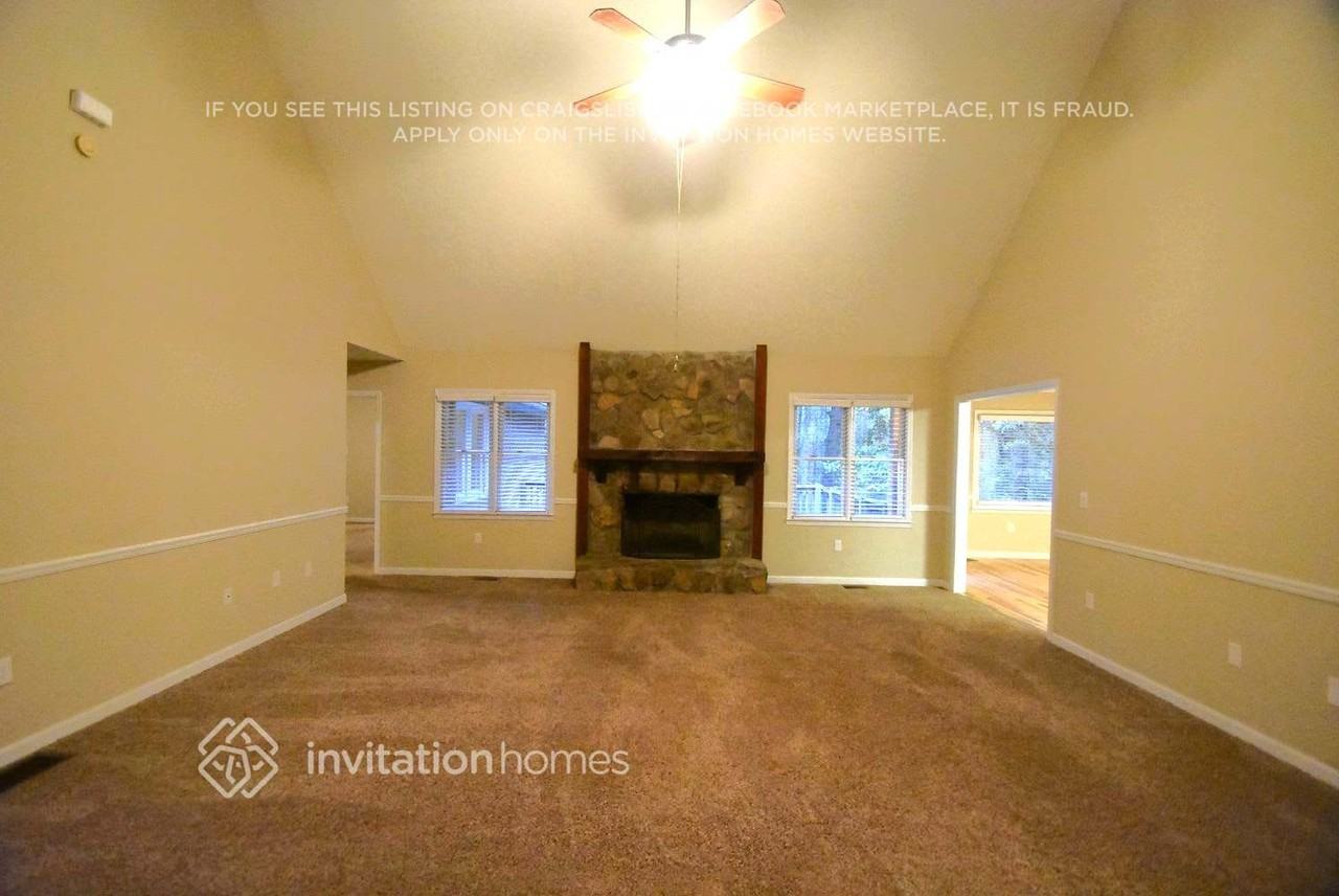 444 Kimberly Ct - Photo 3 of 13