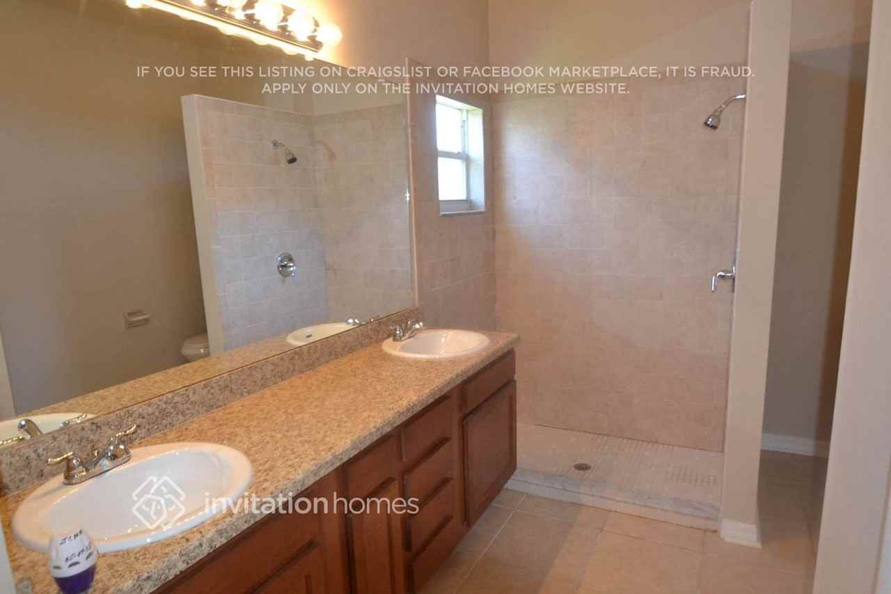 708 46th St E - Photo 6 of 8