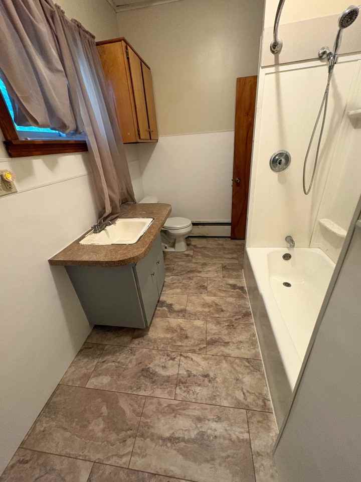 327 Greenwood Ave #1 - Photo 5 of 8