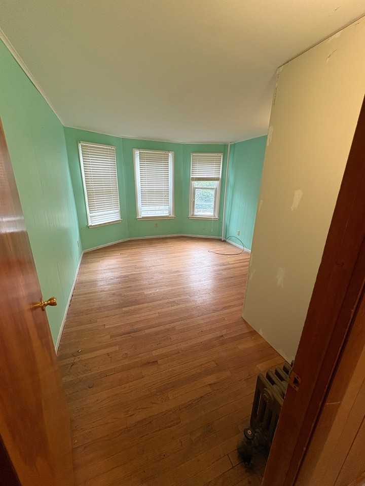 327 Greenwood Ave #1 - Photo 7 of 8