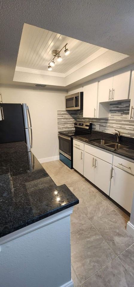 Citadel Apartments of Sarasota - Photo 2 of 11