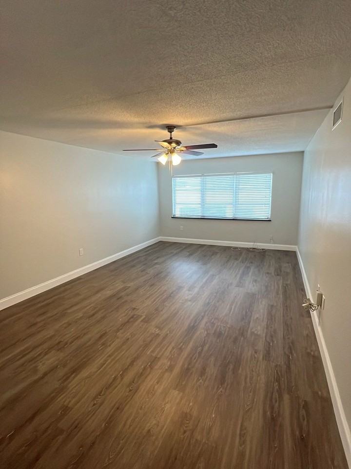 Citadel Apartments of Sarasota - Photo 5 of 11