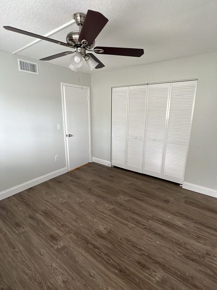 Citadel Apartments of Sarasota - Photo 7 of 11