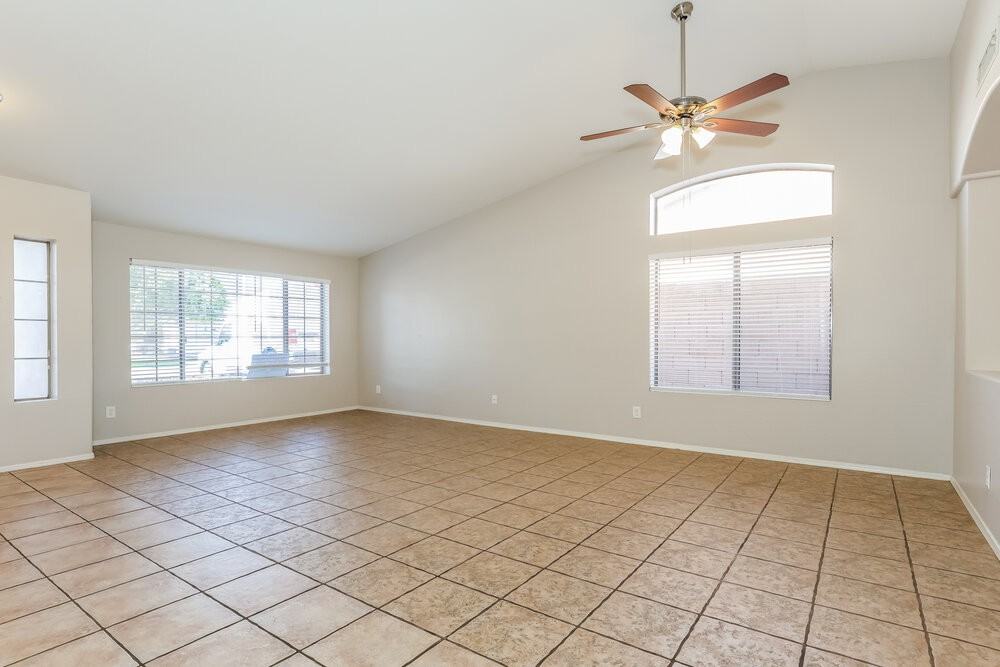6115 W Park View Ln - Photo 4 of 16