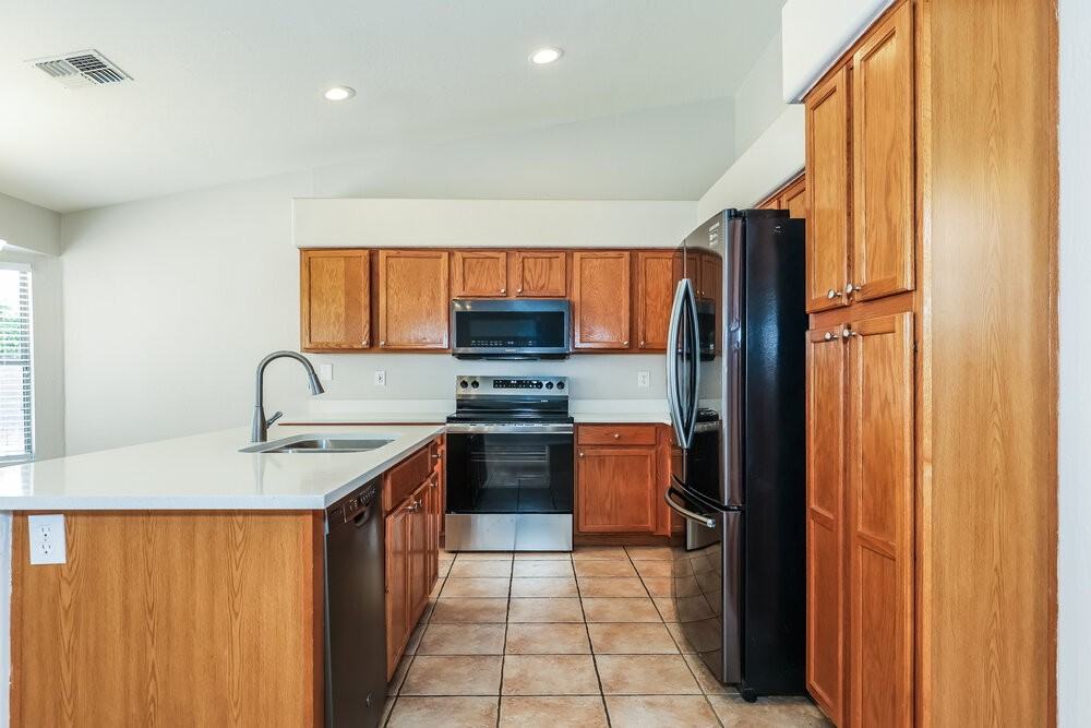 6115 W Park View Ln - Photo 6 of 16