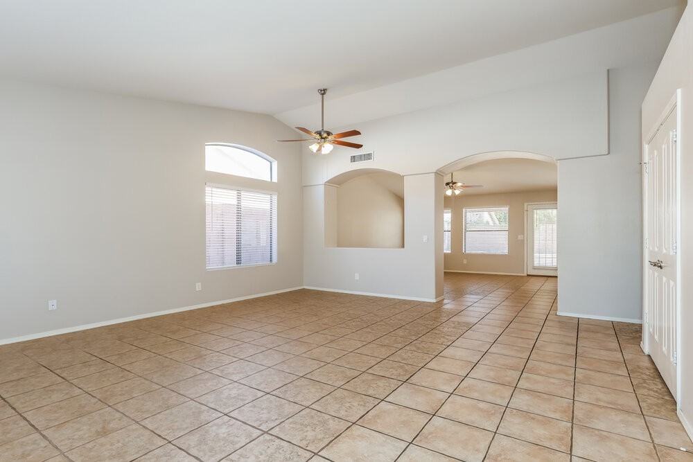 6115 W Park View Ln - Photo 7 of 16