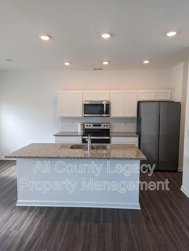 1100 Lossie Ln - Photo 3 of 10