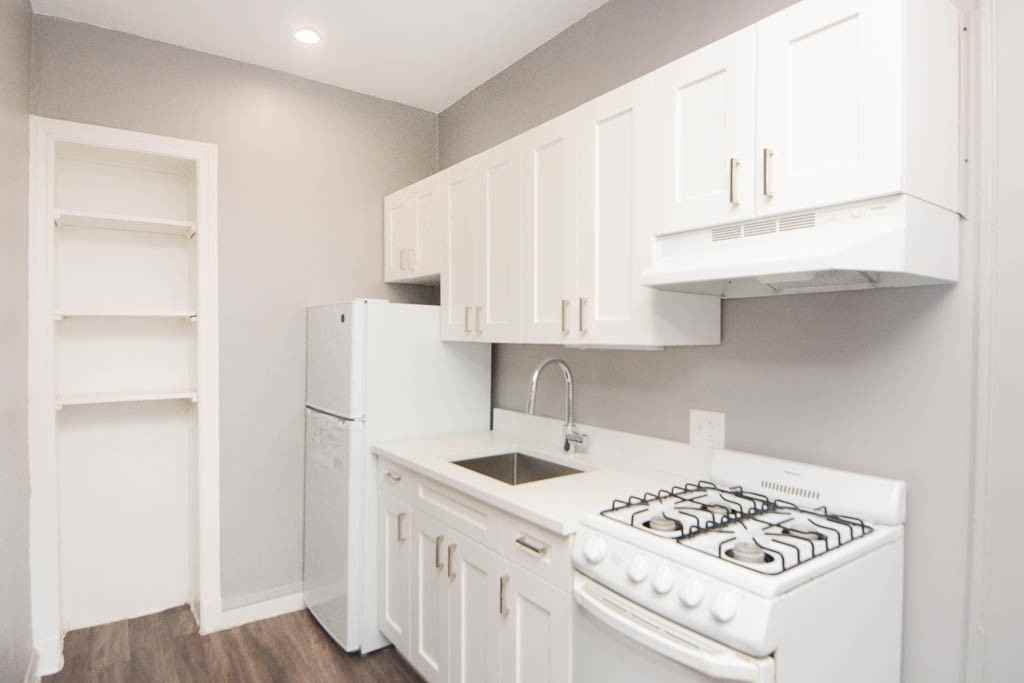 5516 N Kenmore Ave #403 - Photo 2 of 20