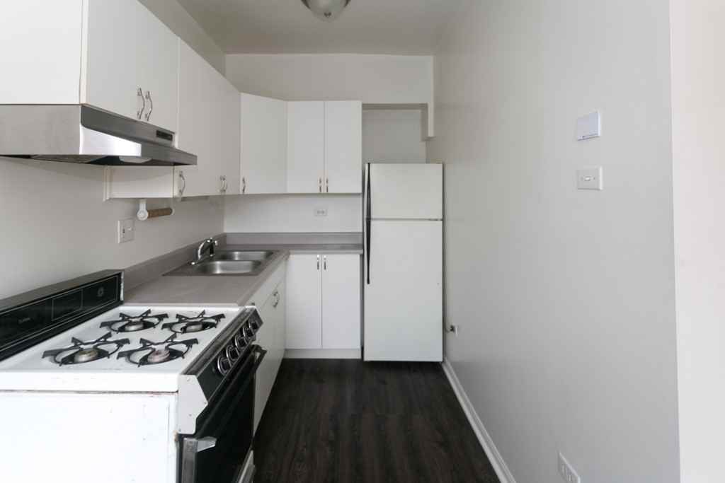5516 N Kenmore Ave #404 - Photo 3 of 13