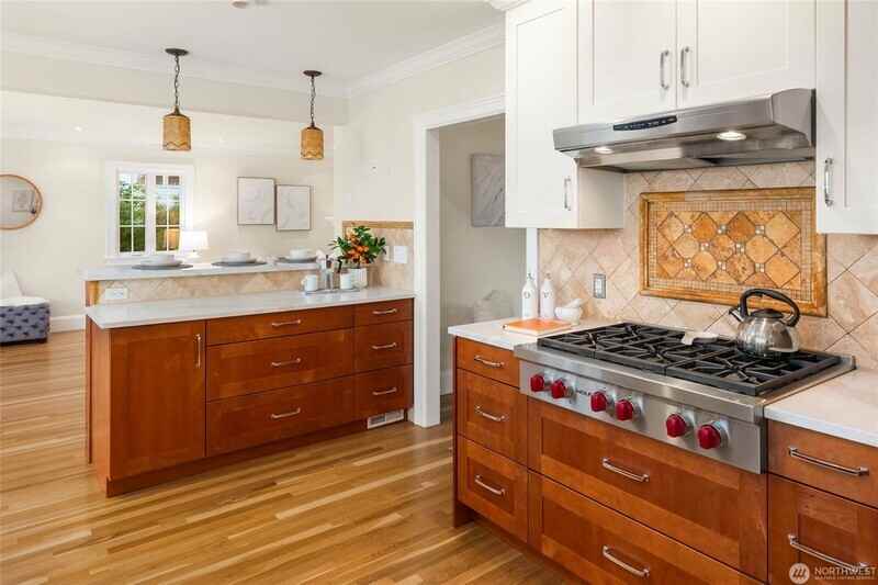 1126 33rd Ave S - Photo 6 of 26