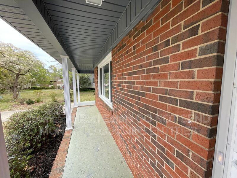 1017 Xavier Ct - Photo 2 of 15